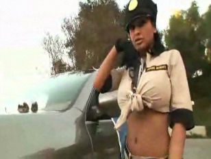 La sexy agente di polizia Priya Rai #1