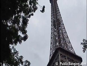 Sesso a tre molto rischioso sulla torre Eiffel #5